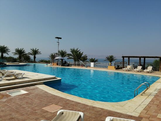 ....und den Pool....