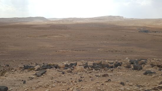 Blick auf die 2km entfernten Reste des ehemaligen Badehauses..