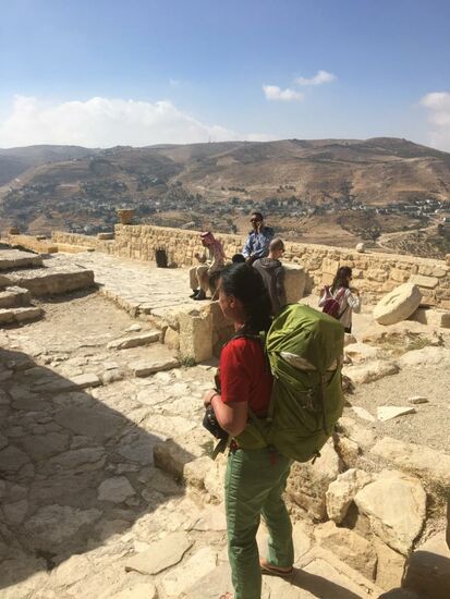Weiter geht es....hinten rechts im Bild liegen Mühlsteine.