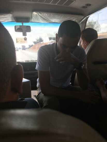 ....wir schauen beide nur kurz in unsere Kommunikationelektronik und wundern uns kurze Zeit später........aus dem Alten ist ein junger Mann geworden, scheinbar hat dieser Platz Zauberkräfte...Wir nennen den Platz ab sofort "Jungbrunnen"