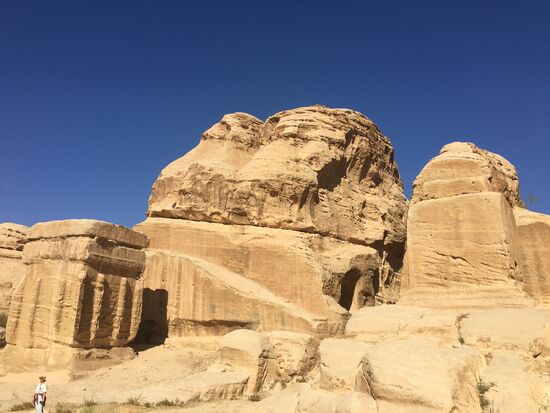 Die ersten gewaltigen Felsformationen