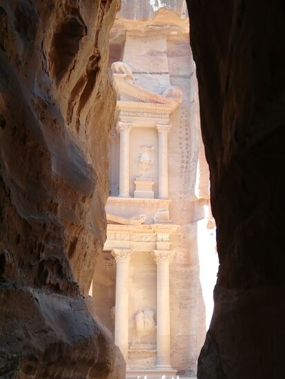 Am Ende des Siq erwartet uns das wohl bekannteste Bauwerk—