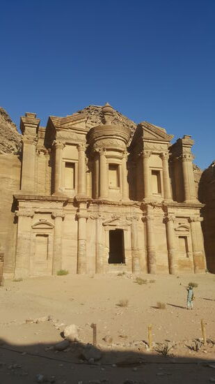 Das Kloster wurde im 2.Jhd n, Chr unter der Regierung von König Rabel II. gebaut
und erst später teilweise als christiliche Kirche genutzt