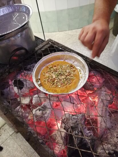 ....noch eine halbe Minute auf dem Grill belassen, damit alles schön miteinander verbackt (vergrillt)  und fertig ist das Schmuckstück für Tines Bäuchleinfein