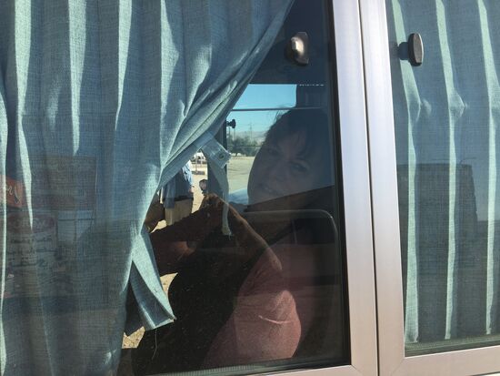 Ich bleibe im Bus sitzen