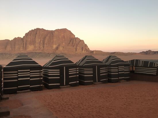 Der Rest der Bande scheint noch zu schlafen, nur die beiden Rucksackoldis krabbeln schon wieder draußen rum.