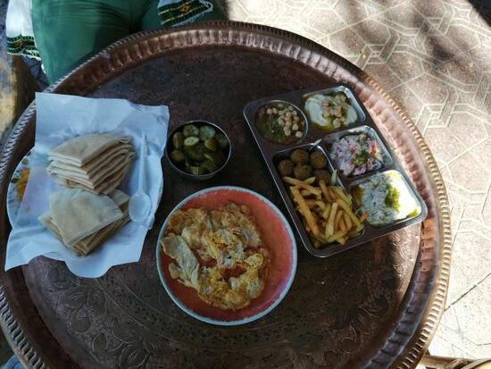 Unser Frühstück...der Laden hier ist gut gefüllt, die Preise wie überall moderat.