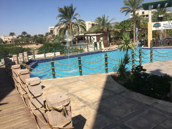 Sieht verdammt nach Urlaub aus...aber der Schein trügt, hierbei handelt es sich um eine Art Brunnen in einer Shoppingmall