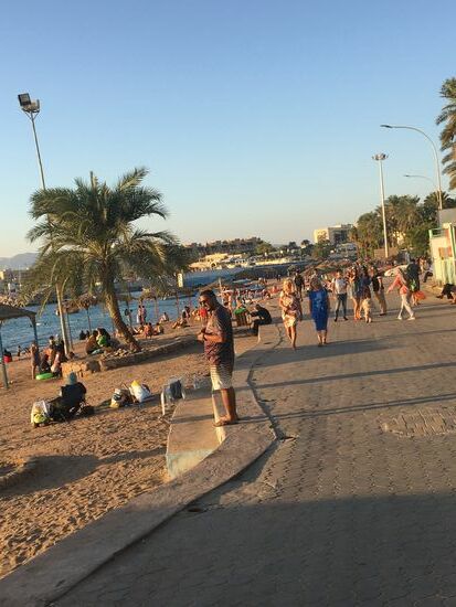 Und auch die Schifftouristen sind wieder reichlich unterwegs, um die Stadt unsicher zu machen...