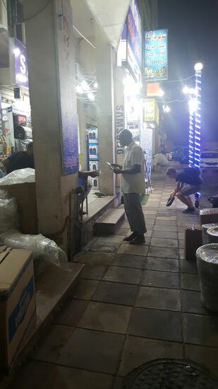 Der kleine Cookie: alle sind am daddeln und er sucht Aufmerksamkeit....