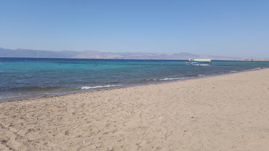 Der Strand ist echt klasse—in nur 8km Entfernung sehen wir die Küste Israels