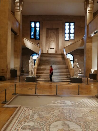 Es lohnt sich! Es ist wunderschön und es gibt viele Funde aus den antiken Städten in ganz Libanon zu sehen