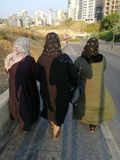 3 ältere Hinterteile....—auch von 3 Libanesinnen