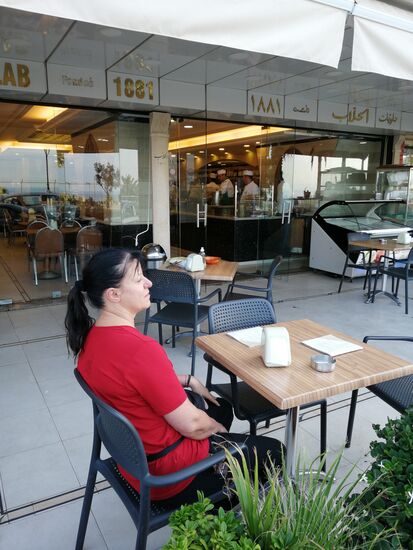 Hier gab es den teuersten Instandkaffee der Welt, Verarschung pur und ca. 5 Kellner bedienten uns, zum Schluss waren wir auch restlos bedient!!!