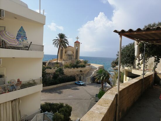 Eine süße kleine Kirche oder Kapelle sehen wir hier auch