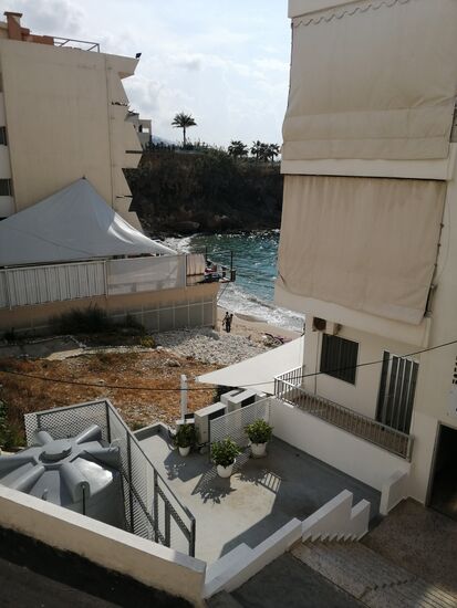 Blick nach links vom Parkplatz (öffentlicher Strand) ist eh kaum jemand hier im Lande...schon garnicht Touris