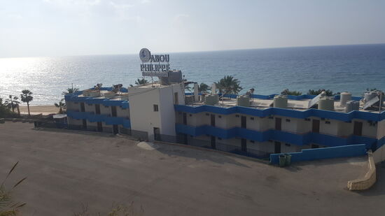 Unterwegs eines der vielen Luxushotels—natürlich leer!