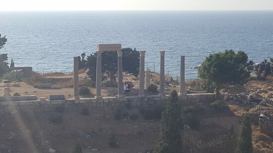 Die Reste eines Tempels am Meer