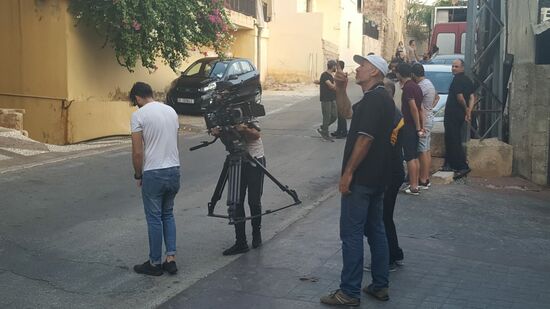 Wir machen uns auf dem Heimweg und beobachten hier noch eine Weile ein Filmteam, welches vor einem Hotel dreht