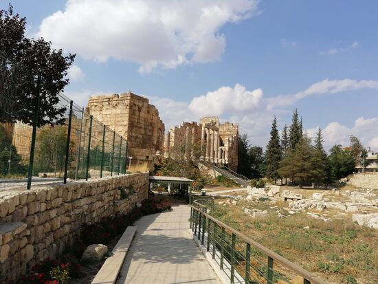 Wir sind schon mal beeindruckt von der Größe und Weitläufigkeit der Anlage.