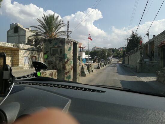 Überall die Straßensperren, diesmal aber durch die Libanesische Armee bewacht...wir können  ohne Probleme passieren.