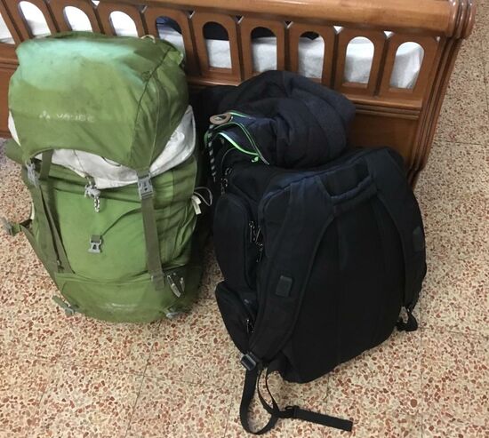 ...und weiter gehts mit unserem ganzen Gepäck...