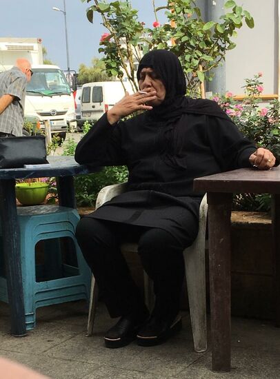 Mann oder Frau...man erkennt es kaum, sehr herb diese Person , aber sehr freundlich....bietet uns auch ne "Lulle" (Zigarette) an