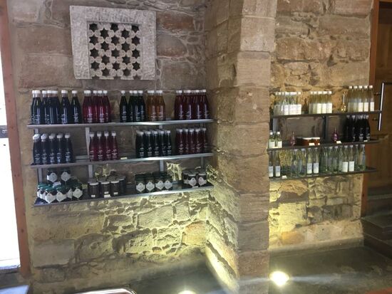 In Sidon besuche ich noch das Seifenmuseum—Dirk wartet im Restaurant beim Käffi