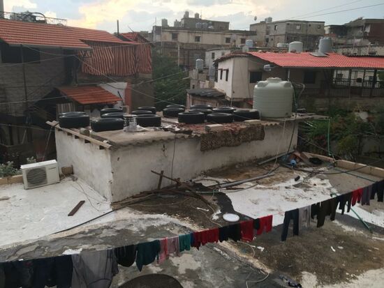 Die 3 km laufen wir—hier der Blick auf die Dächer der Slums