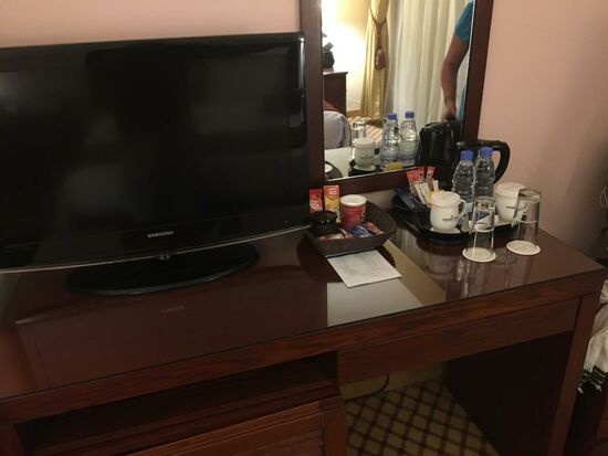 ARD und ZDF...mal ein wenig die 20 Uhr Nachrichten schauen