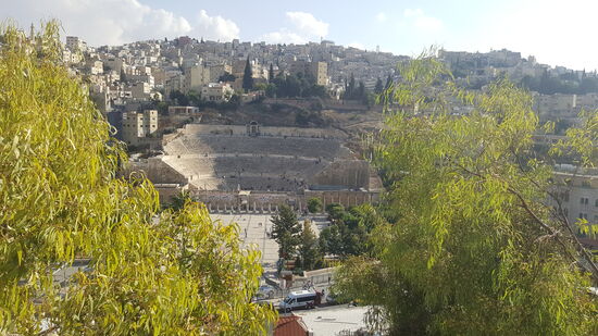 Vom Weg noch einmal ein Blick hinunter auf das Theater