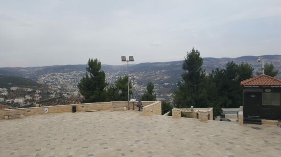 Dirk hat keine Lust auf weitere Besichtigung und daddelt lieber...