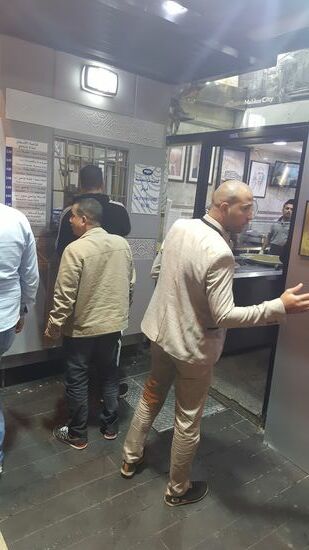 Hier gibt es diese typische Süßspeise—die muss sehr beliebt sein—