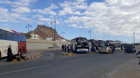 Es gibt noch andere Busgesellschaften außer „Mwsalat“—aber keiner ist im Internet gut vertreten wie diese