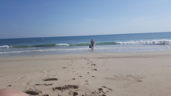 Wir machen uns heute einen entspannten Tag und gehen erstmal zum Strand, Claudia möchte schnorcheln