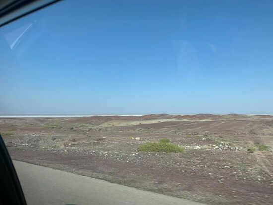 ...und links das Meer