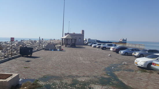 Der Hafen sieht ziemlich gammelig aus, ICh mache mich auf die Suche nach der Busstation