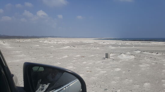 Das sieht aus wie die Salzwüste, aber es ist schneeweißer Sand!!!