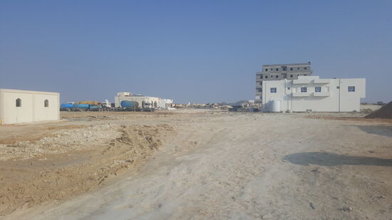 Wir laufen bestimmt 10km durch die Gegend, aber wir sehen nur Staub, Schutt und Baustellen und Arbeiter!