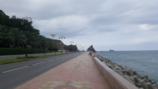 Das Wahrzeichen der Stadt, der überdimensionale, reich verzierte „Weihrauchbrenner“