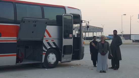 Unser Bus und die „Crew“ ...