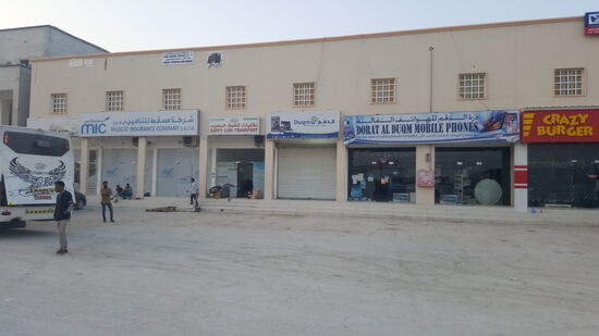 Der Platz für die Busse—hier gibt es 2 Bus-Offices