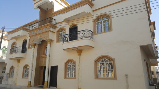 Die Farbe der Fassade mit der Marmorieung gefällt mir besonders gut