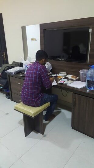 Unser Autovermieter fragt per whatsApp ob er gleich mit dem Auto vorbeikommen kann, weil er morgen „busy“ ist. So erledigen wir das auch gleich...