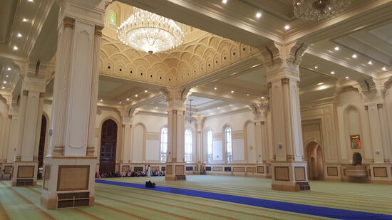 Wieder sehr prunkvoll—nicht ganz so groß wie in Muscat—aber trotzdembeachtlich