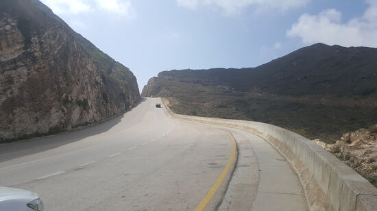 Die Berge mußten der Straße weichen...