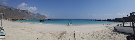 Etwas weiter ist eine Bucht mit Schiffen—die besuchen wir nur kurz