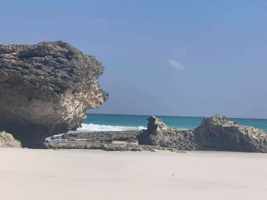 Nur ein paar Krebse laufen hier über die glatte Sandfläche