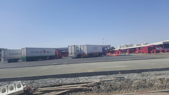 Lkws von Hamburg Süd......