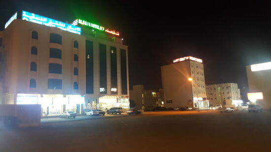 Unser Hotel: ringsum Geschäfte, Restaurants und Coffee  shops